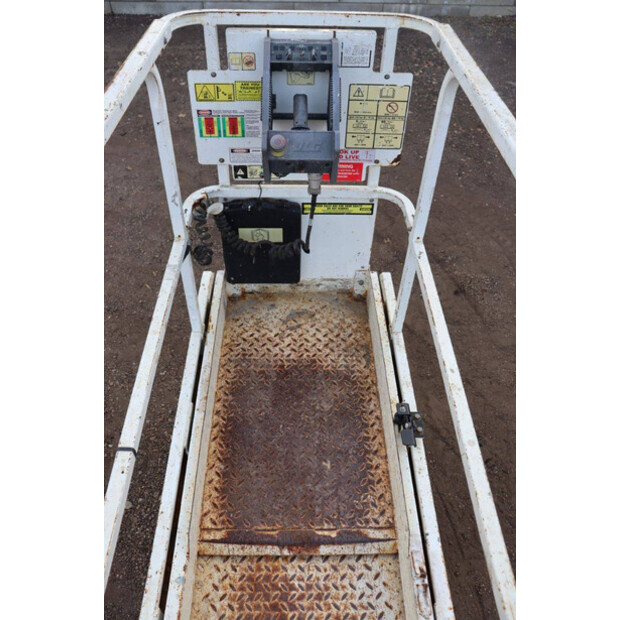 2015 جيه ال جي 1930ES-43917693