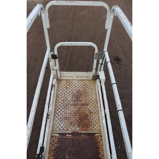 2015 جيه ال جي 1930ES-43917694