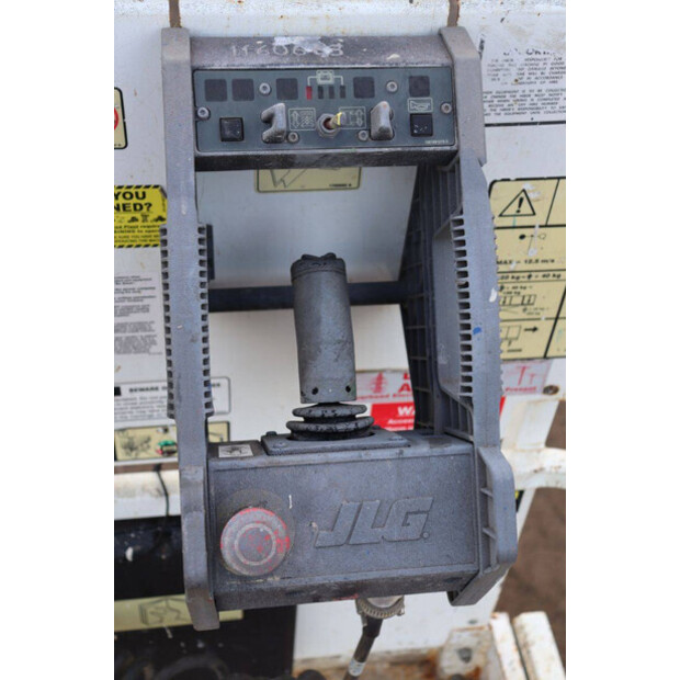 2015 جيه ال جي 1930ES-43917695