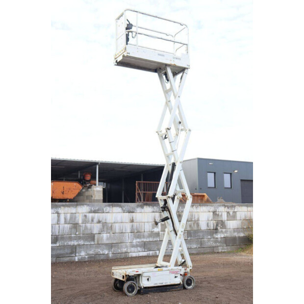 2015 جيه ال جي 1930ES-43917696