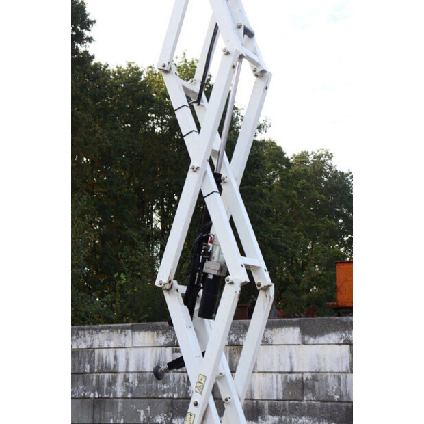 2015 جيه ال جي 1930ES-43917699