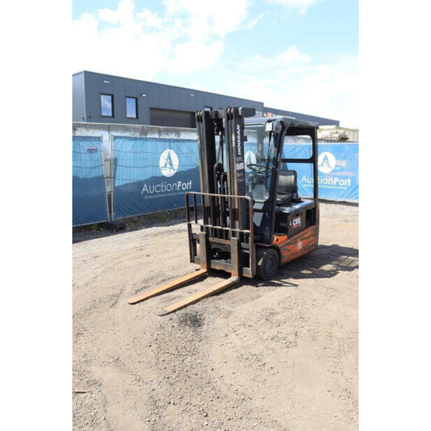 2011 Doosan B15T-5-43918011