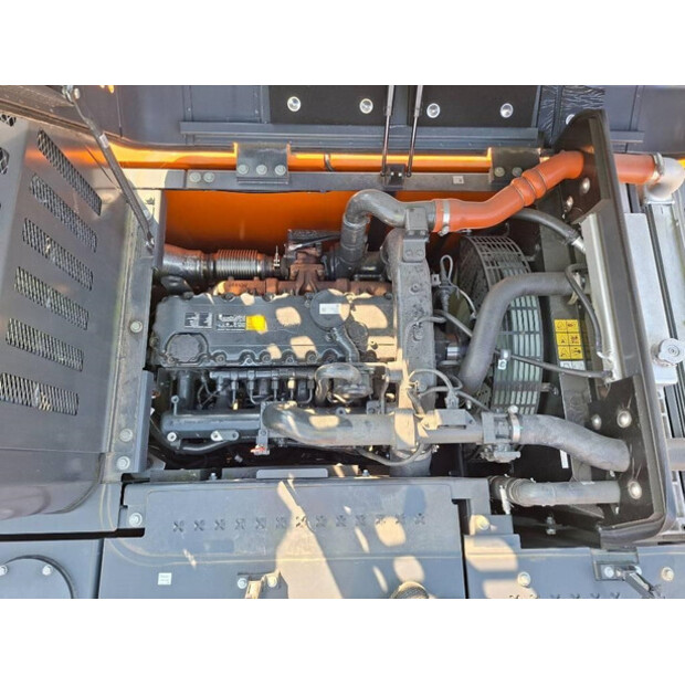 2023 Develon DX225LC-7-43918372