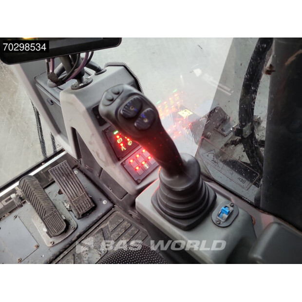 2018 FUCHS MHL320-43920089