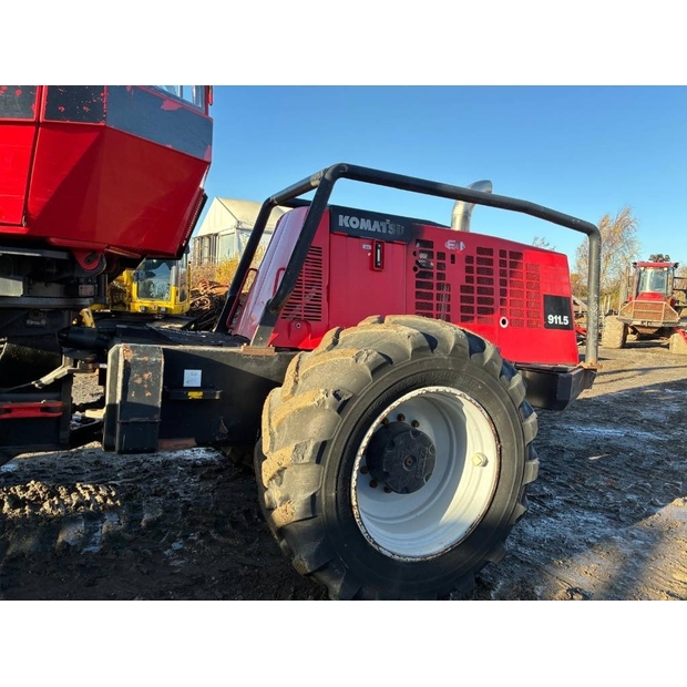 2011 كوماتسو 5-43924074