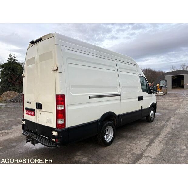 2011 Iveco 35C18-43933833