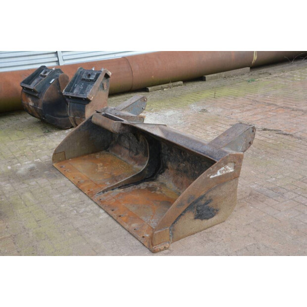 2015 ميكالاك 8 MCR-43934343