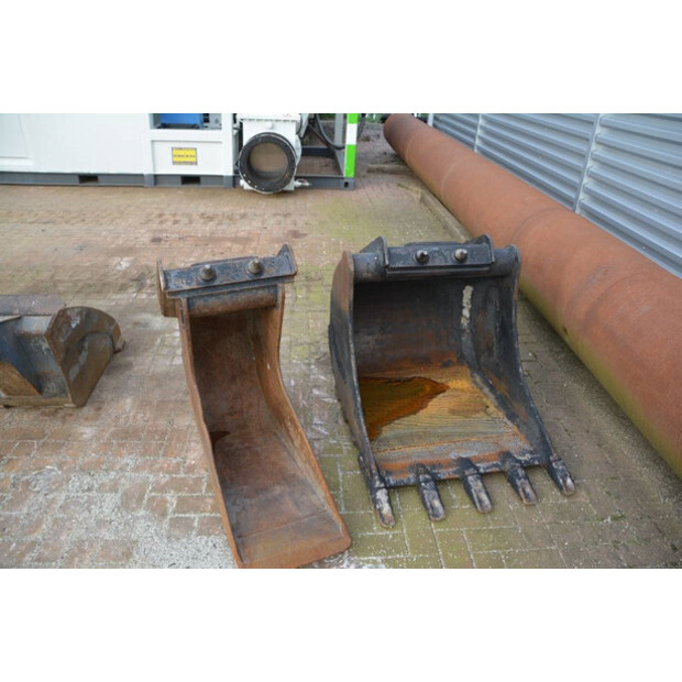 2015 ميكالاك 8 MCR-43934345