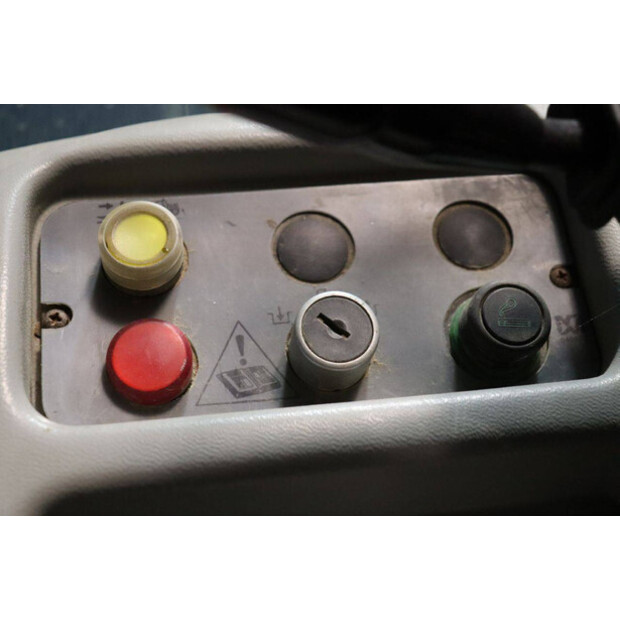 1998 ميرلو P35.7 EVT-43935947