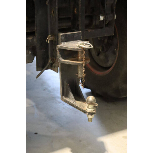 مرسيدس بنز Unimog 406-43937218