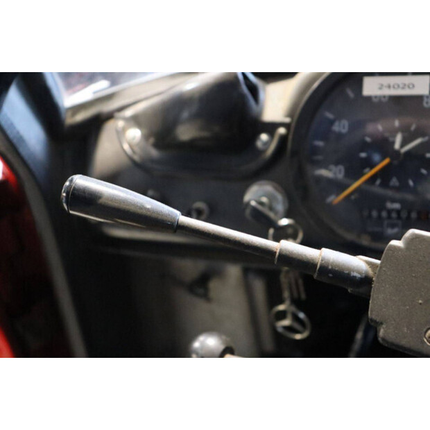 مرسيدس بنز Unimog 406-43937241