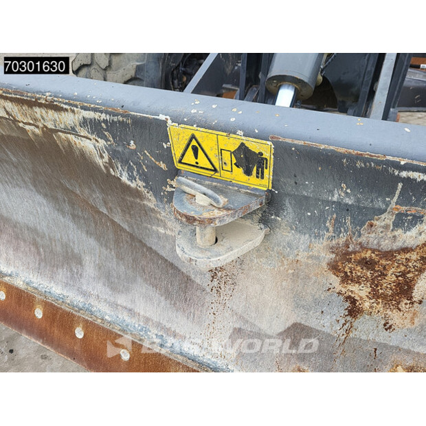 2017 كاس 836C AWD-43937437