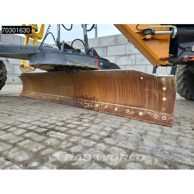 2017 كاس 836C AWD-43937438