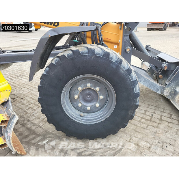 2017 كاس 836C AWD-43937471