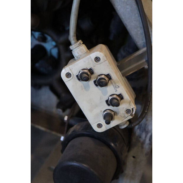 2002 Munckhof 105-43938078