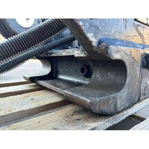 2018 OilQuick OQ65-43938662