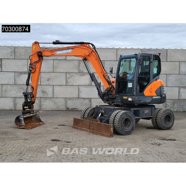 2017 Doosan DX57W-5-43939690