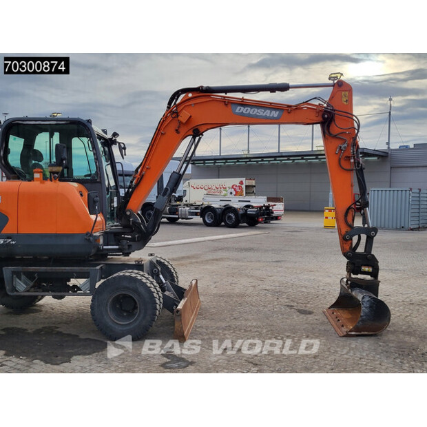 2017 Doosan DX57W-5-43939703