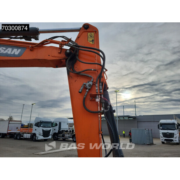 2017 Doosan DX57W-5-43939705