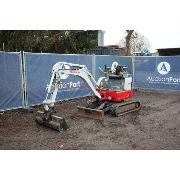 2019 تاكوتشي TB215R-43940240