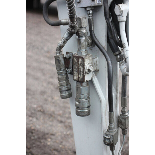 2019 تاكوتشي TB215R-43940250