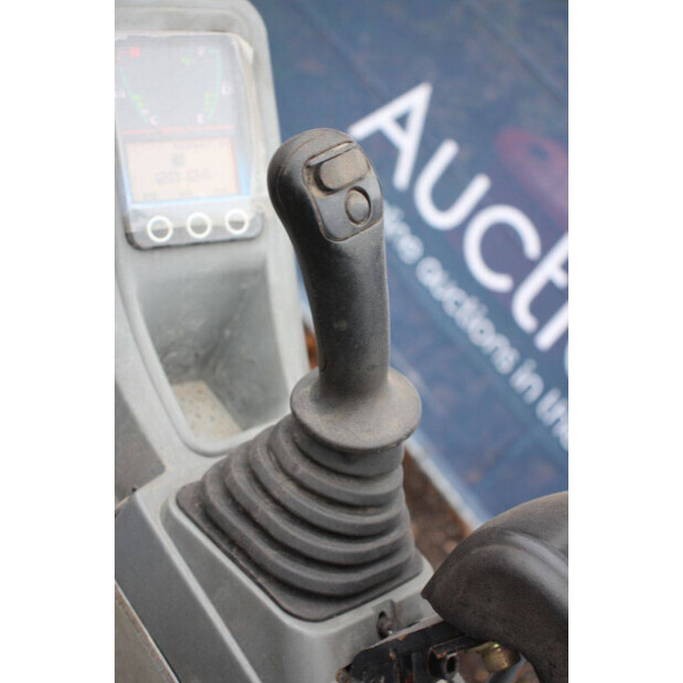 2019 تاكوتشي TB215R-43940267