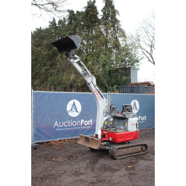 2019 تاكوتشي TB215R-43940270