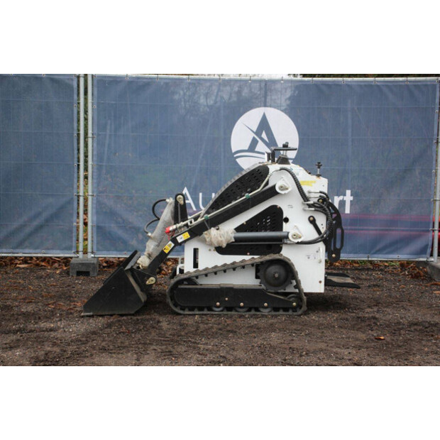 2025 LH T360-43940276