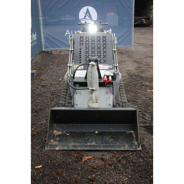 2025 LH T360-43940281