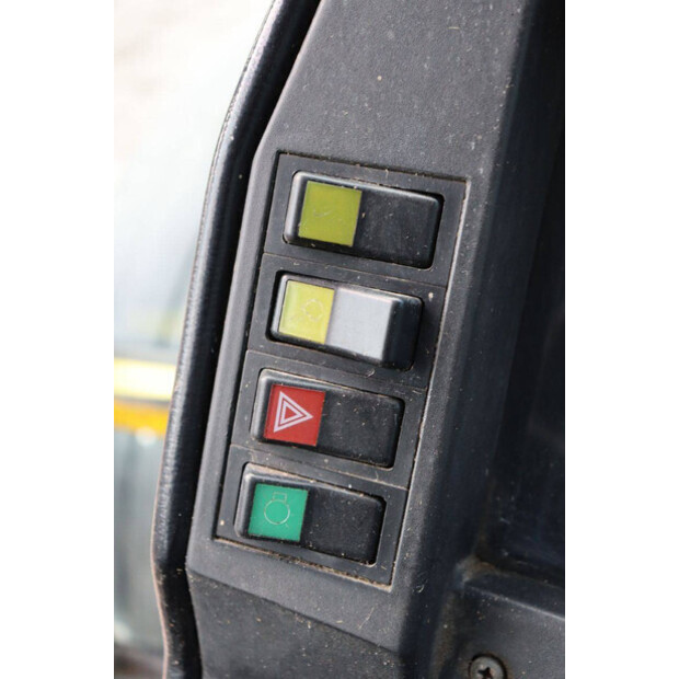 1996 فالميت 6100-43940528