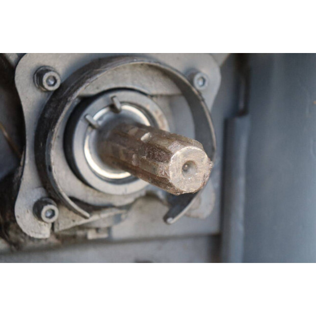 2001 نيو هولاند TL90-43940583