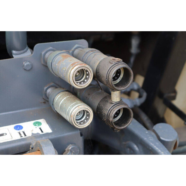 2001 نيو هولاند TL90-43940584