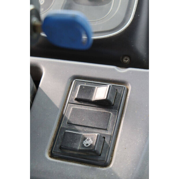 2001 نيو هولاند TL90-43940598