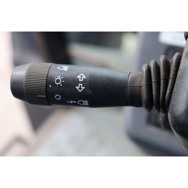 2001 نيو هولاند TL90-43940599