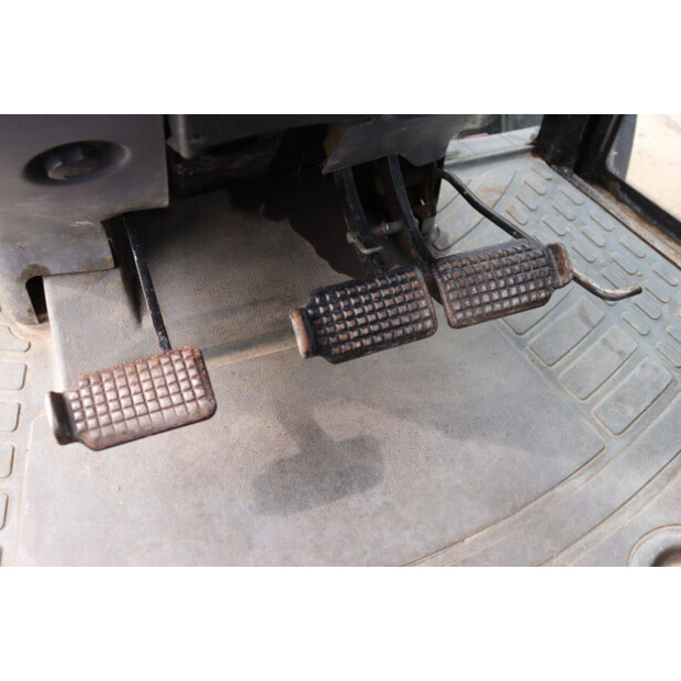 2001 نيو هولاند TL90-43940601