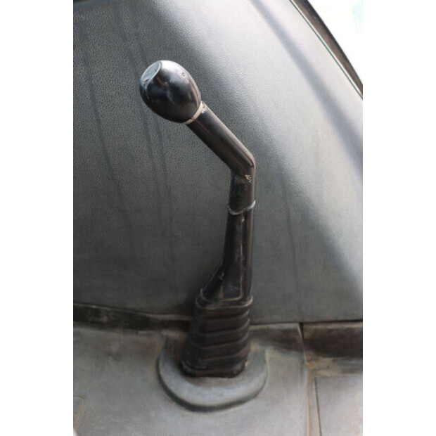 2001 نيو هولاند TL90-43940612