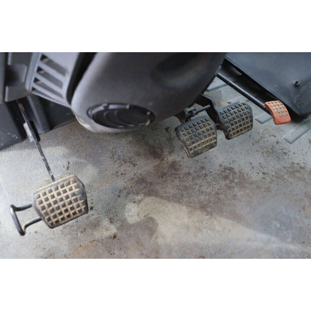 2008 CLAAS Axion 850-43940657