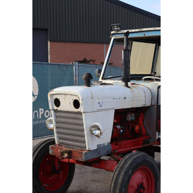 2020 دافيد براون D8T-43940821