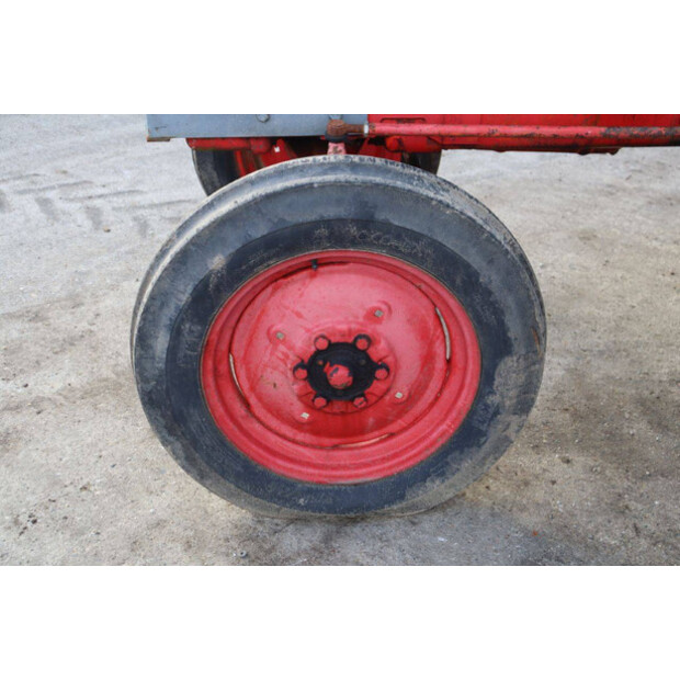 2020 دافيد براون D8T-43940825