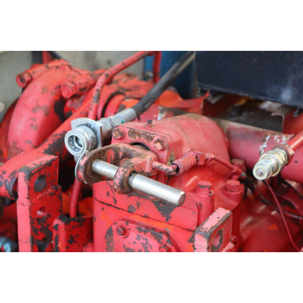 2020 دافيد براون D8T-43940830