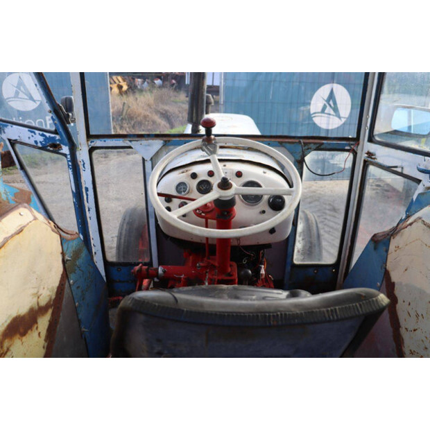 2020 دافيد براون D8T-43940833