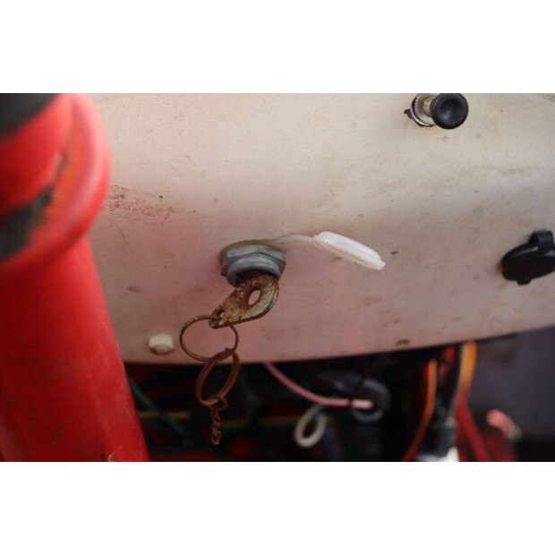 2020 دافيد براون D8T-43940842