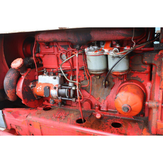 2020 دافيد براون D8T-43940846