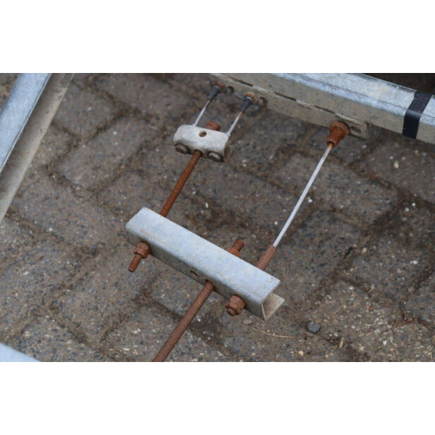 2005 هولكو R2-43941386