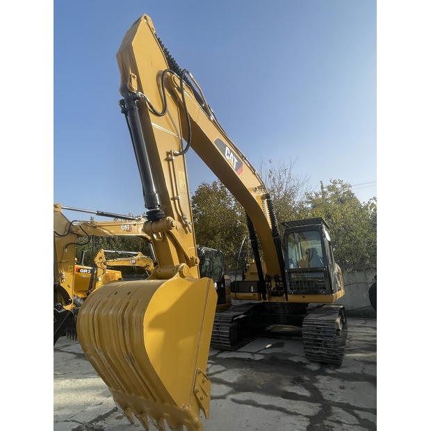 2024 كاتربيلر 320D2L-43943405