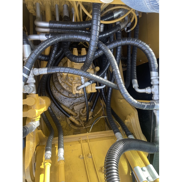 2024 كاتربيلر 320D2L-43943406