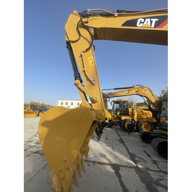 2024 كاتربيلر 320D2L-43943407