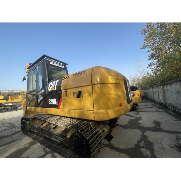 2024 كاتربيلر 320D2L-43943408