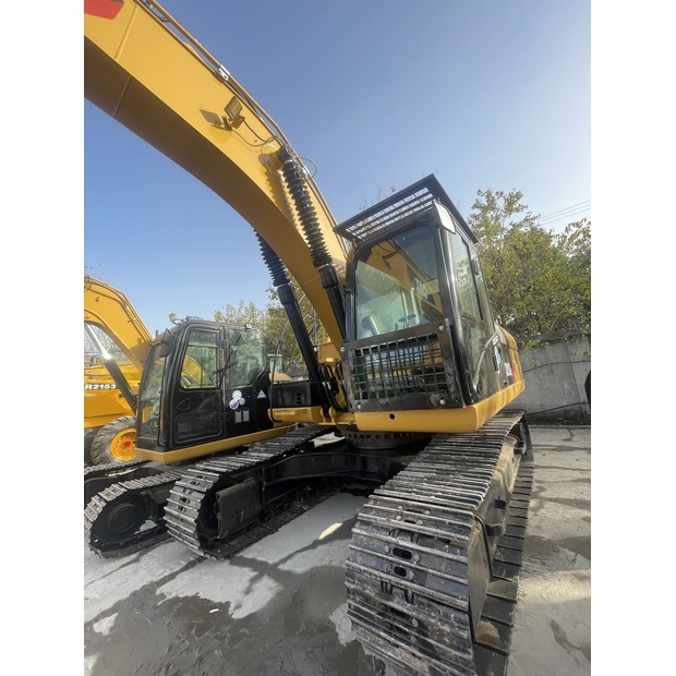 2024 كاتربيلر 320D2L-43943409