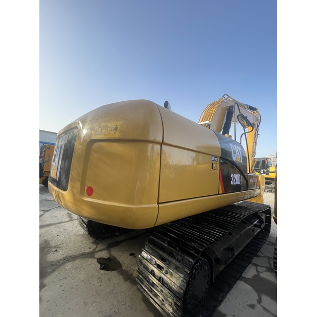 2024 كاتربيلر 320D2L-43943412